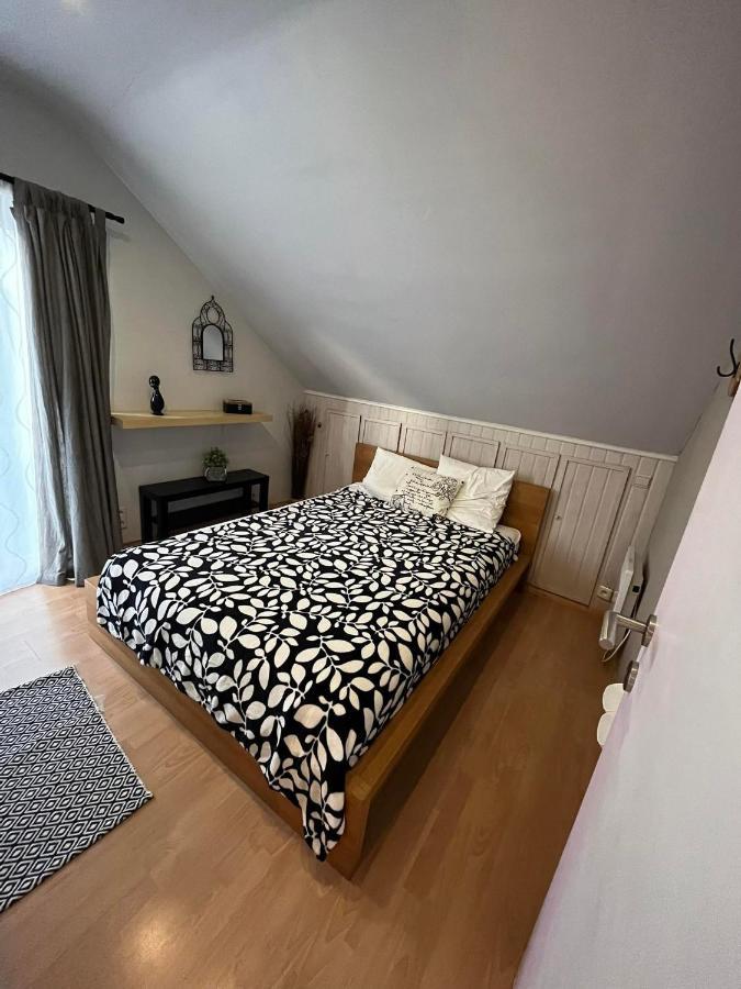 Le Grand Marronnier Holiday home Neuville
